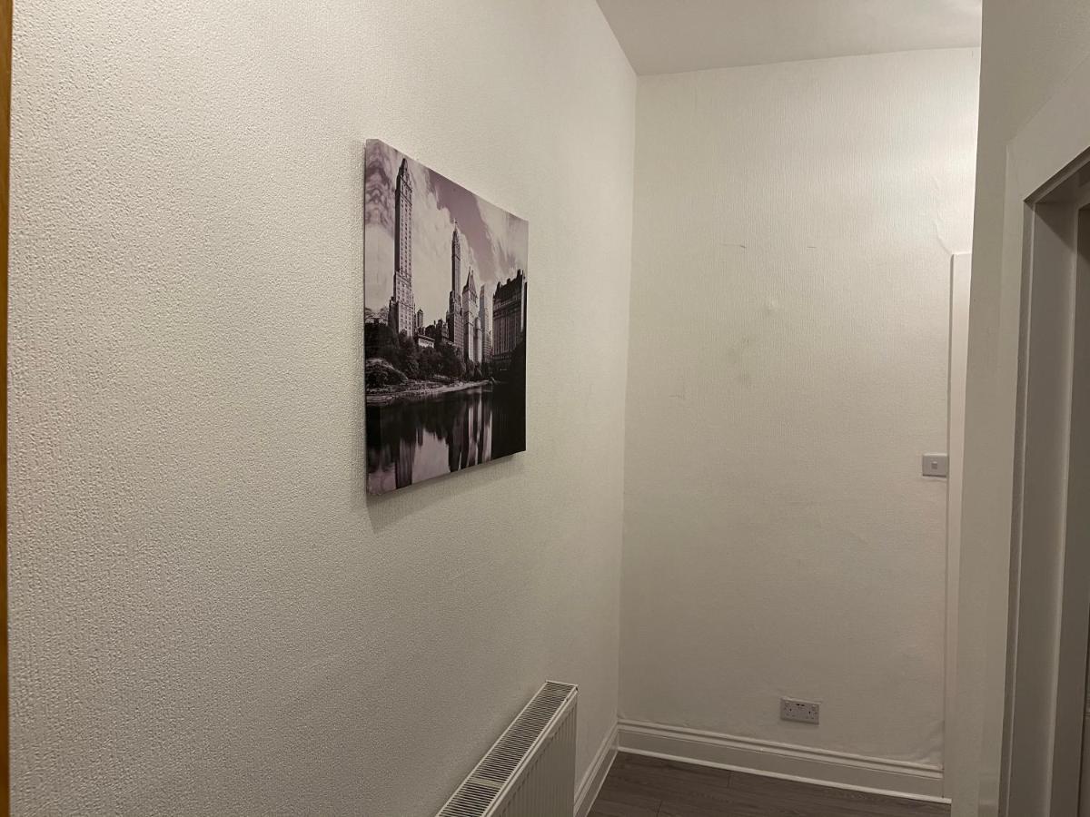 Hla Holytown Apartment Mossend Exterior photo